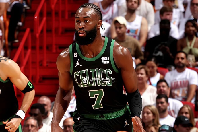 马祖拉：杰伦·布朗训练参与度高，普里查德需提升无球应对能力